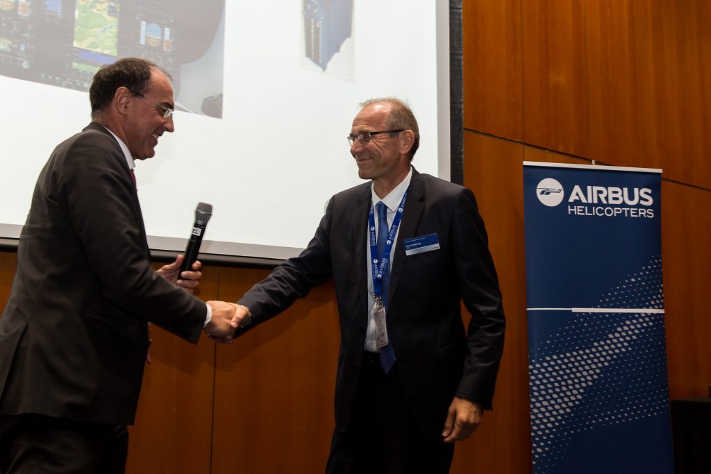 ah award left jean philippe bedos vice president supply chain quality management strategic procurement at ah with olivier riberon elbit systems representative