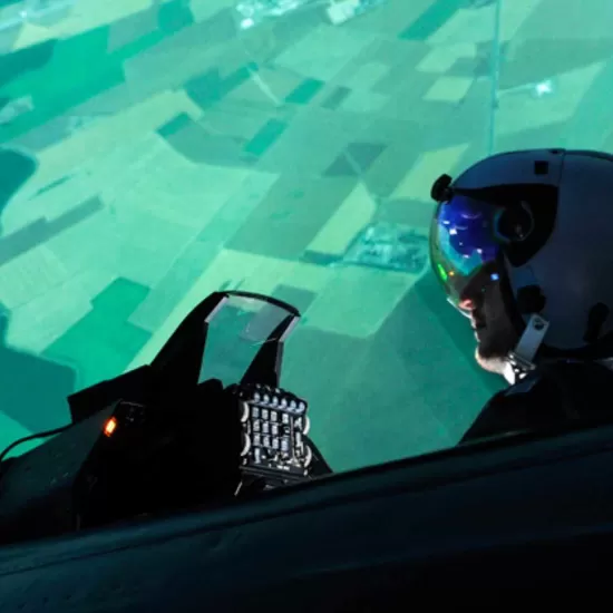 Pilot Simulator Embedded Virtual Training